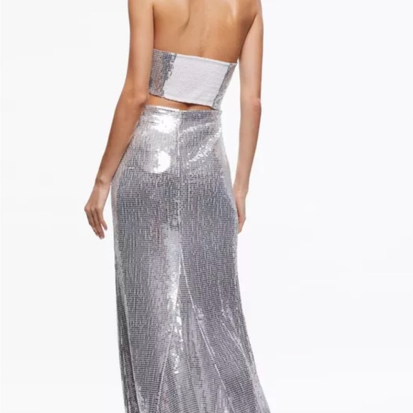 Alice & Olivia Halter neck silver sequin gown - Picture 2 of 5